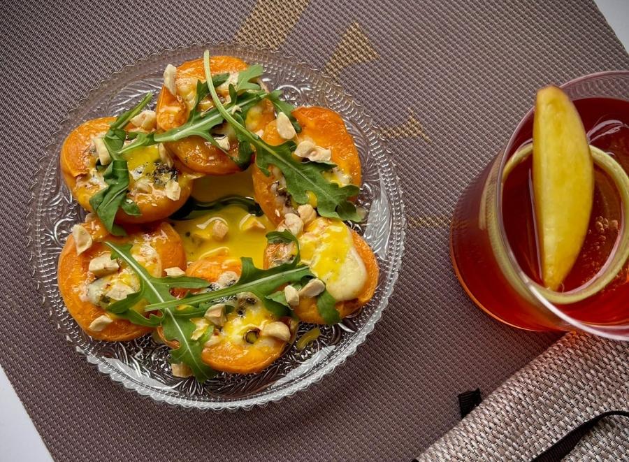 W Cocktails & Food W Cocktails & Food