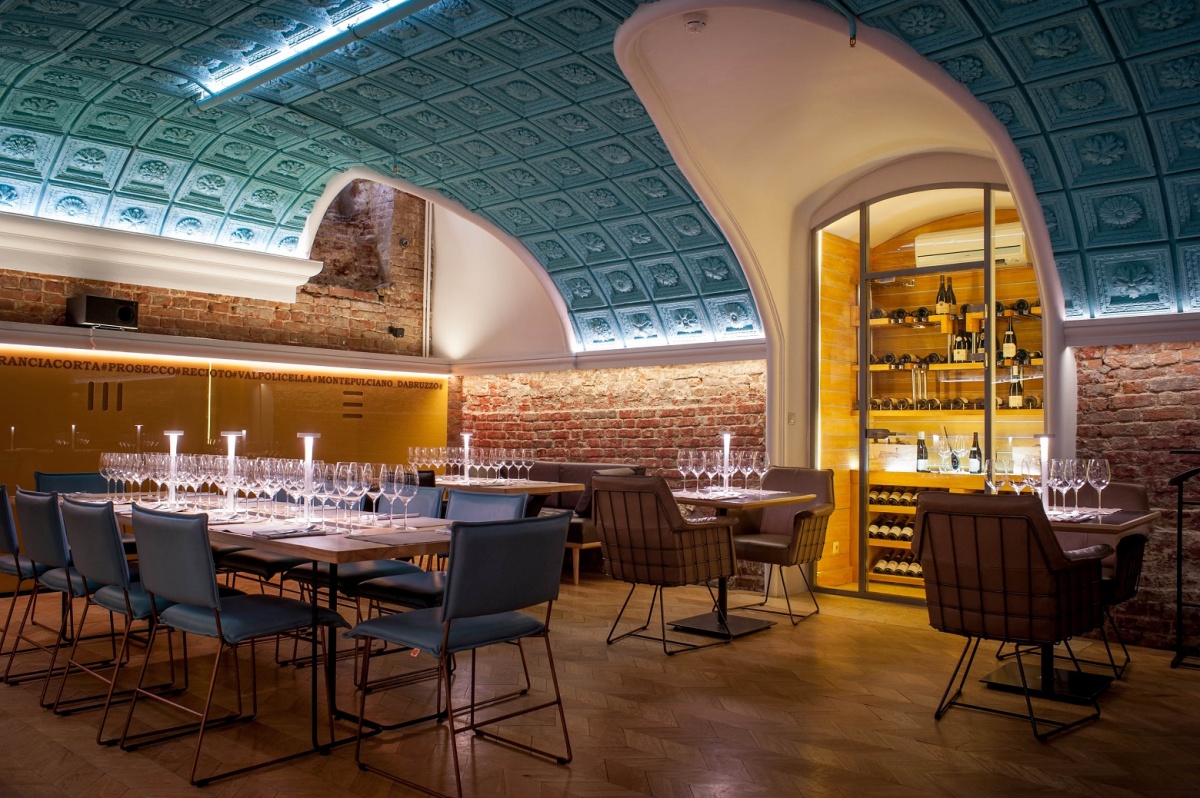 Wine & Crab Wine & Crab